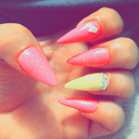 Press on nails neon pink and green stiletto nails